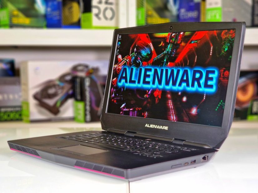 Herný notebook Dell Alienware 15 R2 • ZÁRUKA 12M • 15,6 4K UHD • i7-6700HQ •  GTX 980 8GB • 16GB • 500 SSD • WIN11