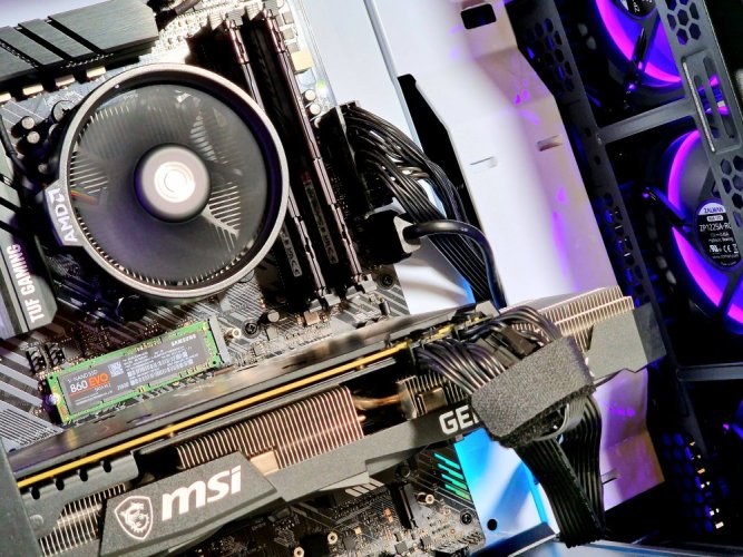 Herné PC compraider - ZÁRUKA 12M | AMD Ryzen 5 5600G | RTX 3070 8GB  | 16GB | 250 SSD+4TB HDD