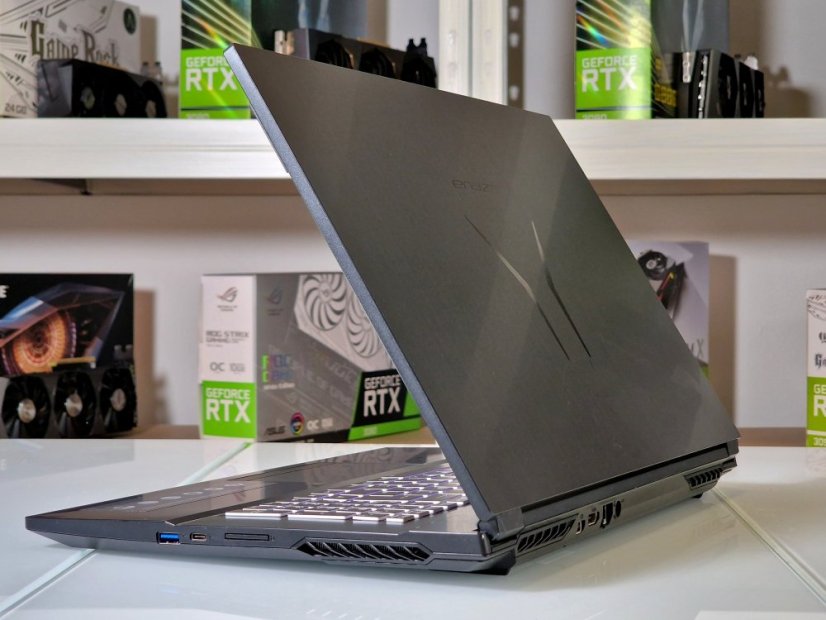 Gaming Laptop MEDION ERAZER Defender P15 • GARANTIE 12 • 17,3 144Hz • AMD Ryzen 5800H • 16GB • RTX 3060 • 1000 SSD • WIN11