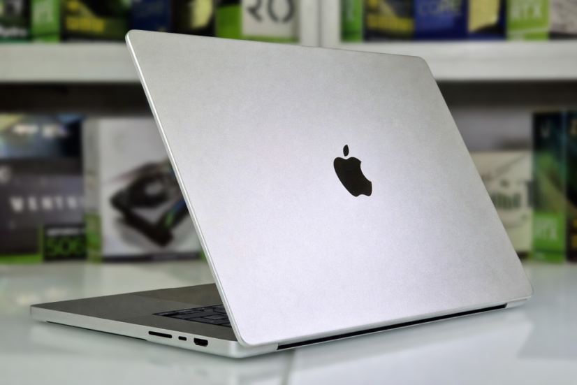 Apple MacBook Pro 13 2020 M1 • GARANTIE 12M • 13 RETINA • M1 8-CORE CPU • 8-CORE GPU • 8GB • 256 SSD • MACOS