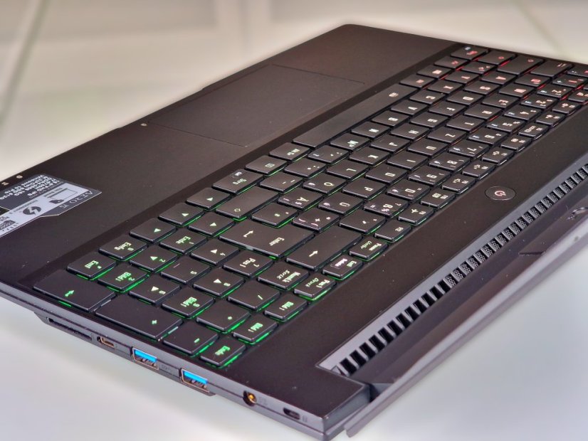Herní notebook GIGABYTE AERO 15 • ZÁRUKA 12M • 15,6 240Hz • Intel Core i7-9750H • 32 GB • RTX 2080 8GB • 1000 SSD • WIN11