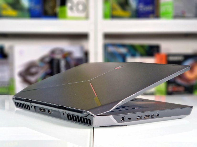 Herní notebook Dell Alienware 15 R2 • ZÁRUKA 12M • 15,6 4K UHD • i7-6700HQ •  GTX 980 8GB • 16GB • 500 SSD • WIN10