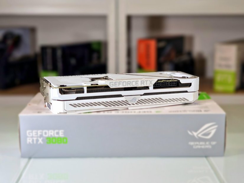 Carte graphique ASUS ROG Strix GeForce RTX 3080 White OC Edition 10Go  • GARANTIE 12M