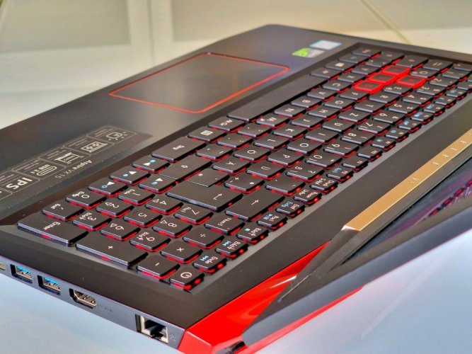 Laptop gamingowy Acer Aspire VX - ZÁRUKA 12M | 15,6" Full HD | Intel Core i5-7300HQ | GTX 1050 4GB | 12 GB | 128 SSD+1 TB HDD | WIN11