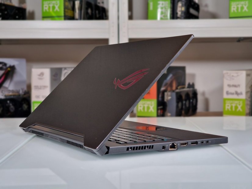 Herný notebook ASUS Zephyrus S • ZÁRUKA 12M • 15,6 240Hz • Intel Core i7-9750H • RTX 2070 8GB • 16 GB RAM • 512 SSD • WIN11