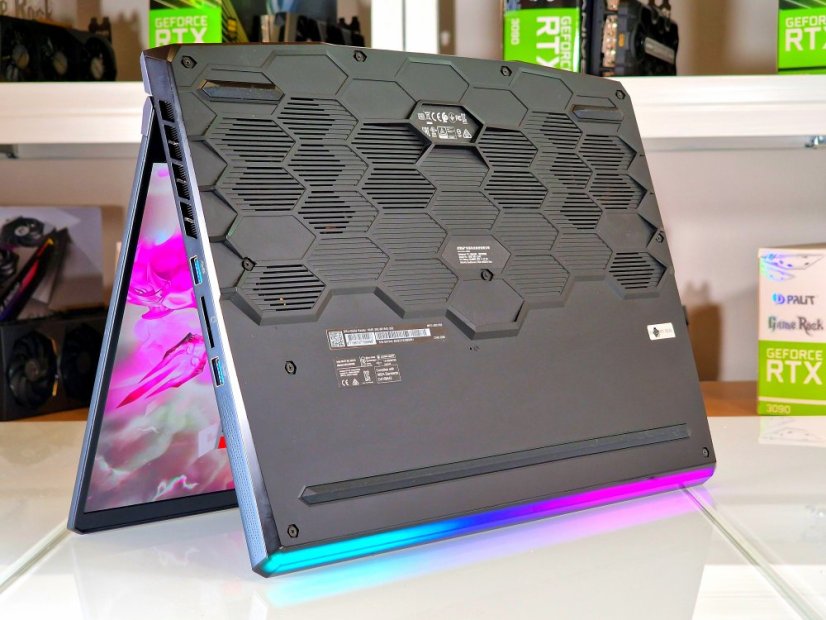Gaming Laptop MSI Raider GE66 Gebraucht - GARANTIE 12M | 15,6" 240Hz | i7-10870H | RTX 3060 | 32 GB | 1000 SSD | WIN11