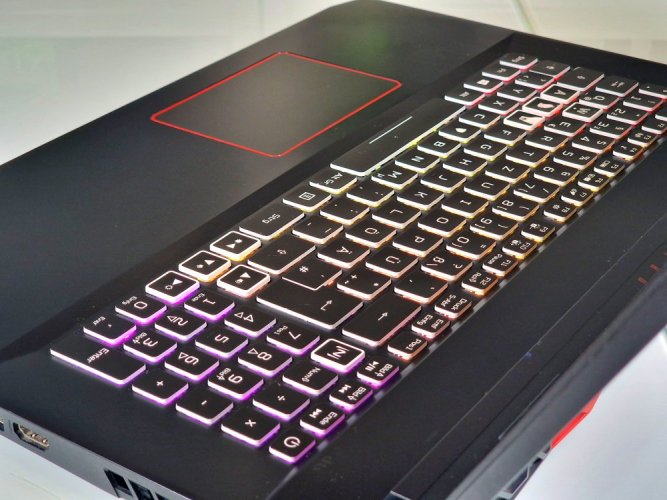 Herní notebook Acer Nitro 5 - ZÁRUKA 12M | 17,3" 120Hz | Intel Core i7-10750H | RTX 2060 6GB | 16GB | 1000 SSD | WIN11