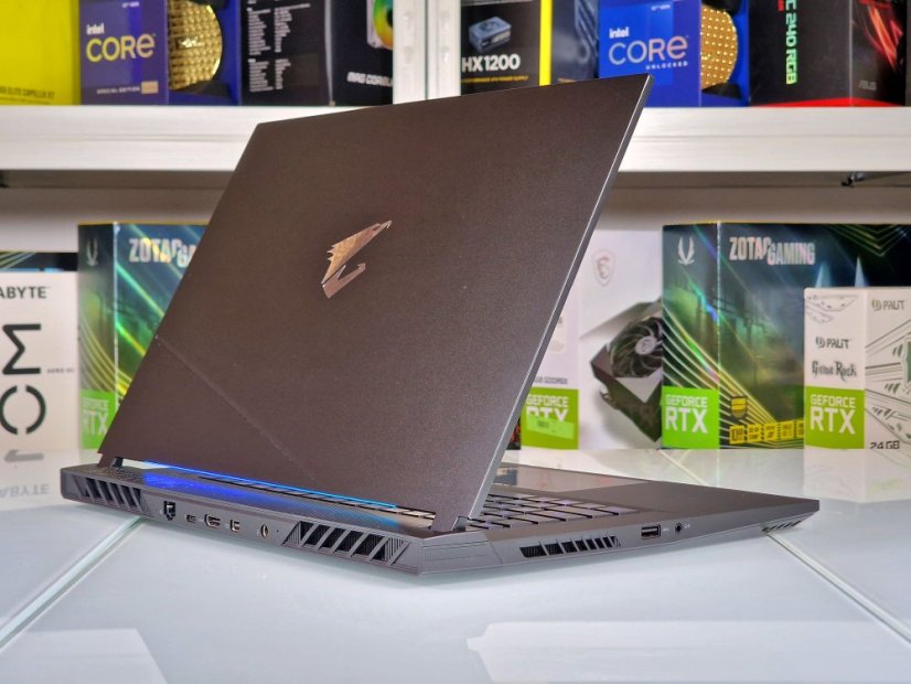 Gaming Laptop GIGABYTE AORUS 15 • GARANTIE 12M • 15,6 144Hz • Intel Core i5-13500H • 16 GB DDR5 • RTX 4050 6GB • 512 SSD • WIN11