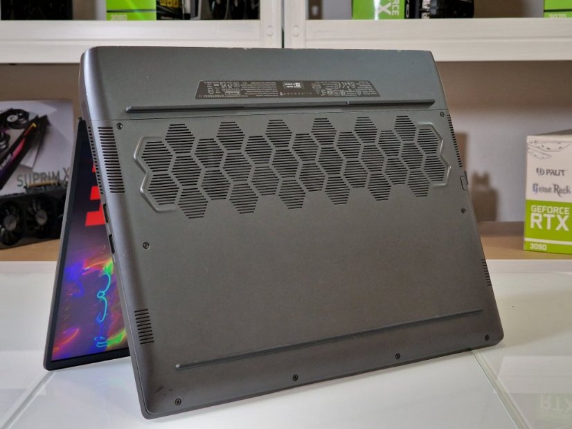 Gaming Laptop Dell Alienware M15 R5 Refurbished - GARANTIE 12M | 15,6" 165Hz | Ryzen 7 5800H | RTX 3060 6GB | 16GB | 512 SSD | WIN11