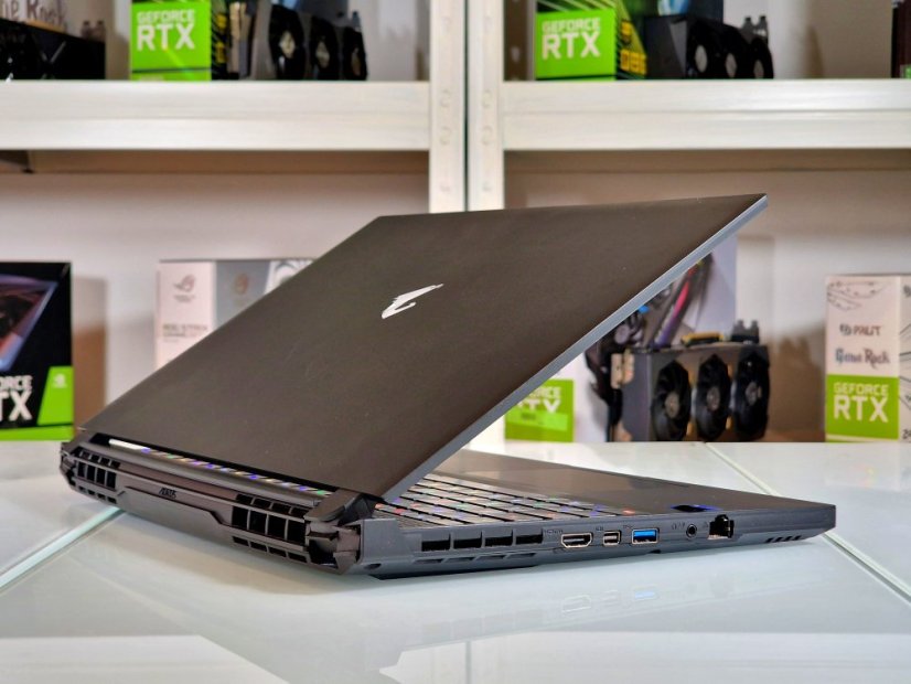 Gaming Laptop GIGABYTE AORUS 15 • GARANTIE12M • 15,6 240Hz • Intel Core i7-11800H • 32 GB • RTX 3080 16GB • 1000 GB SSD • WIN11