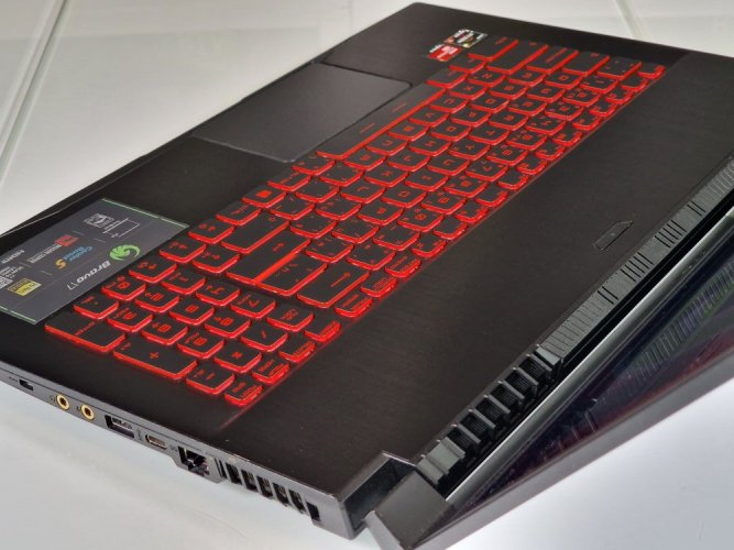Herný notebook MSI Bravo 17 - ZÁRUKA 12M | 17,3" 144Hz | AMD RYZEN 7 4800H | RX 5500M | 16GB | 256 GB SSD + 1 TB HDD