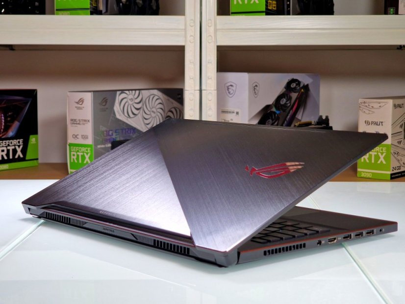 Gaming-Laptop ASUS Zephyrus M Gebraucht - GARANTIE 12M | 15,6" 144Hz FullHD | Intel Core i7-8750H | GTX 1070 8GB | 16GB RAM | 512 SSD | WIN11