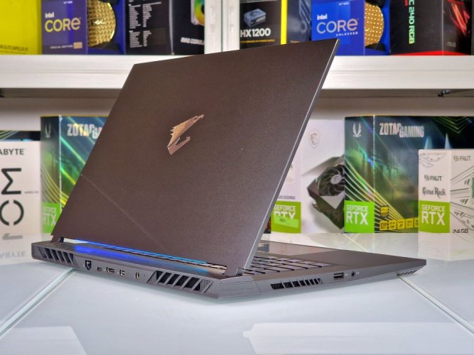 Gaming Laptop GIGABYTE AORUS 15 - GARANTIE 12M | 15,6" 144Hz | Intel Core i5-13500H | 16 GB DDR5 | RTX 4050 6GB | 512 SSD | WIN11