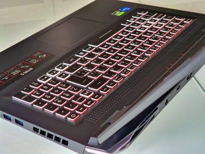 Gaming Laptop Acer Nitro 5 - GARANTIE 12M | 15,6" 144Hz | i5-12450H | RTX 4060 8GB | 16 GB DDR5 | 1000 SSD | WIN11