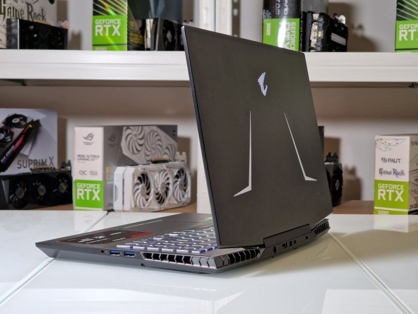 Gaming Laptop GIGABYTE AORUS 15 WA Refurbished - GARANTIE 12 | 15,6" 144Hz | Intel Core i7-9750H | 32 GB | RTX 2060 6GB | 512 GB SSD+2TB HDD | WIN11