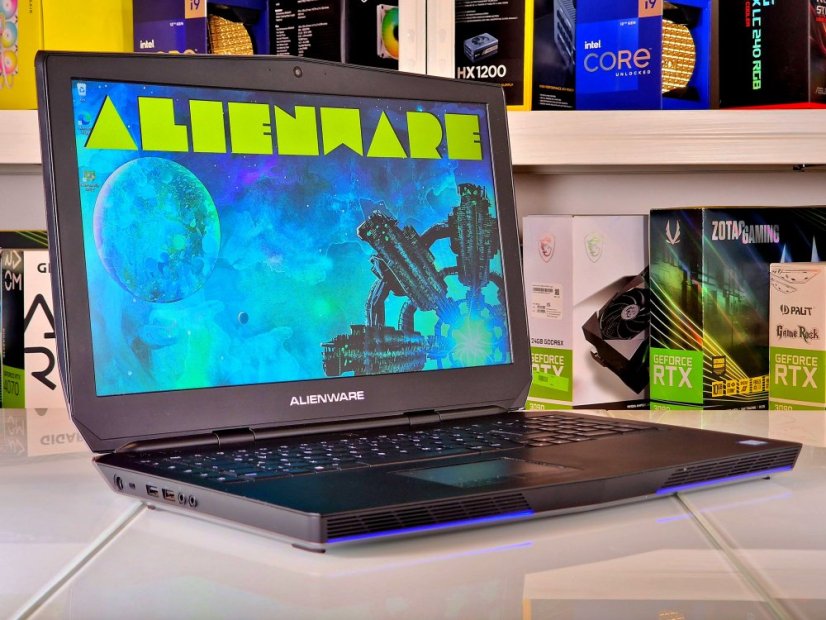 Gaming Laptop Dell Alienware 17 R3 Gebraucht - GARANTIE 12M | 17,3" FullHD | i7-6820HK | GTX 980 8GB | 16GB | 1000 SSD | WIN11