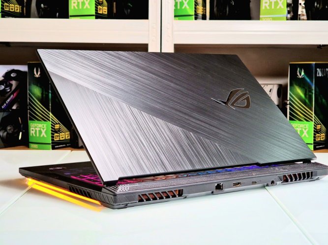 Herný notebook ASUS RoG Strix G17 - ZÁRUKA  | 17,3" 144 Hz | Intel Core i7-10875H | RTX 2060 6 GB | 16GB | 1000 SSD