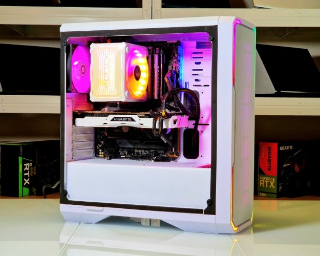 Herná PC zostava compraider - ZÁRUKA 12M | Intel Core i5-9600K | GTX 1080 Ti 11GB | 32 GB | 250 SSD + 2 TB HDD