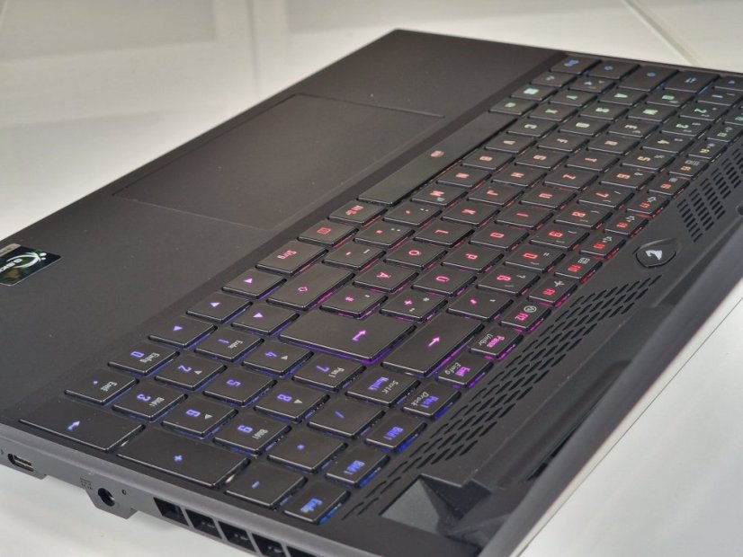 Gaming Laptop GIGABYTE AORUS 15 • GARANTIE12M •15,6 165Hz  QHD • Intel Core i5-12500H • 32 GB DDR5 • RTX 3080 Ti 16GB • 1000 GB SSD • WIN11
