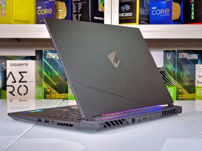 Gaming Laptop GIGABYTE AORUS 15 - GARANTIE 12M | 15,6" 144Hz | Intel Core i5-13500H | 16 GB DDR5 | RTX 4050 6GB | 512 SSD | WIN11