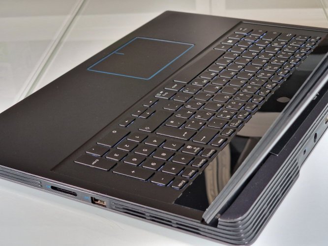 Herní notebook Dell G7 Gaming - ZÁRUKA 12M | 17,3" FullHD | Intel Core i7-8750H | 16GB | RTX 2060 6GB | 256 SSD+ 1TB HDD | WIN11