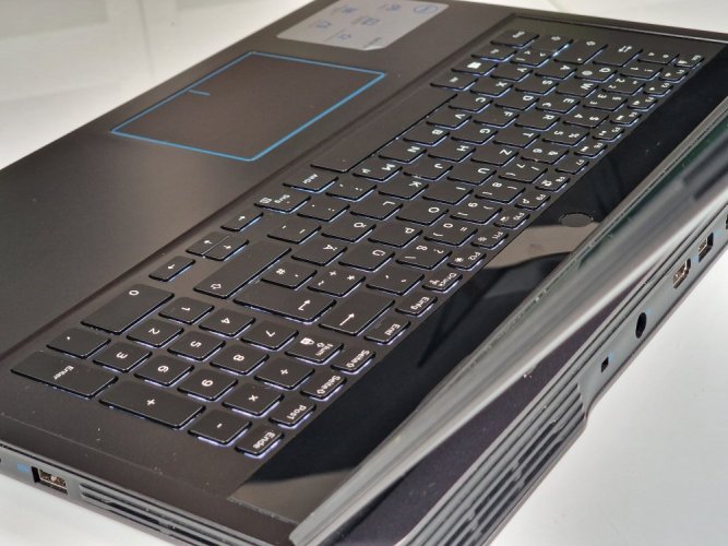 Gaming Notebook Dell G7 Gaming - GARANTIE 12M | 17,3" FullHD | Intel Core i5-9300H | 16GB | RTX 2060 6GB | 256 SSD+ 1TB HDD | WIN11