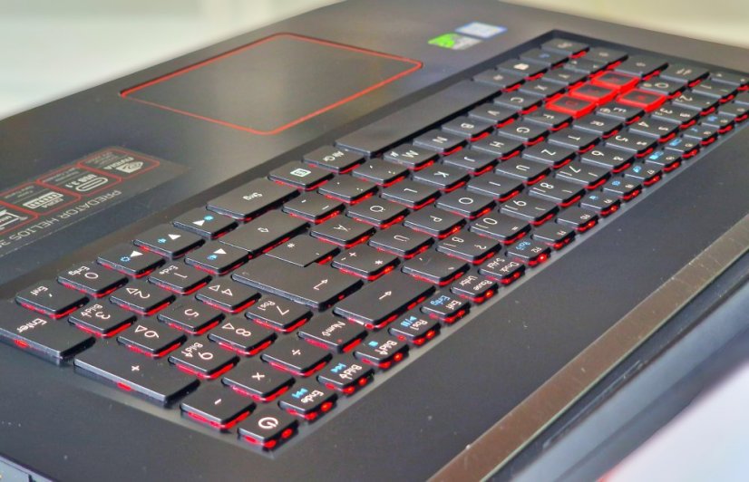 Gaming-Laptop Acer Predator Helios 300 • GARANTIE 12M • 17,3 FHD • Intel Core i7-7700HQ • GTX 1050 Ti • 16 GB • 128 SSD + 1 TB HDD • WIN11
