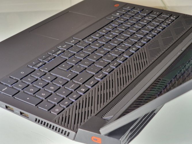 Herný notebook Dell Gaming G15 - ZÁRUKA 12M | 15,6" 120Hz | Intel Core i7-10870H | RTX 3060 6GB | 16 GB | 512 SSD | WIN11