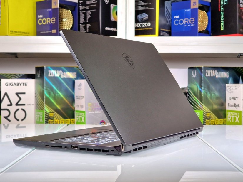 Herní notebook MSI Creator 17 • ZÁRUKA 24M • 17,3 4K UHD 120Hz • Intel Core i7-11800H • RTX 3070 8GB • 32 GB • 1000 SSD • WIN11