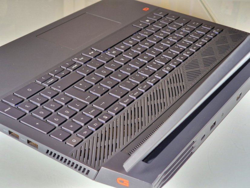 Herný notebook Dell Gaming G15 • ZÁRUKA 12M • 15,6 165Hz • Intel Core i7-10870H • RTX 3060 6GB • 16 GB • 1000 SSD • WIN11