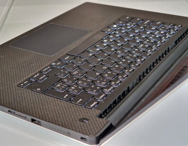 DELL XPS - ZÁRUKA 12M | 15,6" Full HD | Intel Core i7-7700HQ | GTX 1050 | 16 GB | 256 SSD | WIN11