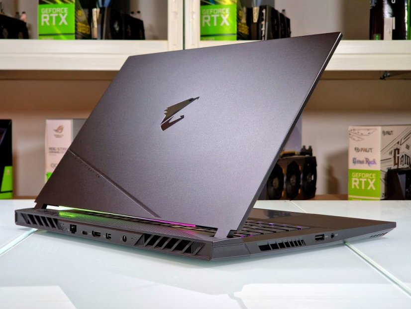 Gaming Laptop GIGABYTE AORUS 15 Gebraucht - GARANTIE 12M | 15,6" QHD 165Hz | Intel Core i7-13700H | 16 GB DDR5 | RTX 4070 8GB | 1TB SSD | WIN11
