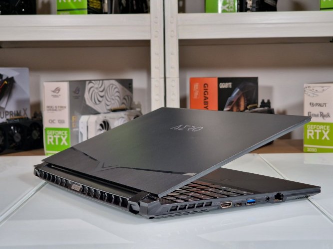 Herný notebook GIGABYTE AERO 15 OLED SA - ZÁRUKA 12M | 15,6" 4K OLED | Intel Core i7-9750H | 16 GB | GTX 1660Ti 6GB | 512 GB SSD | WIN11