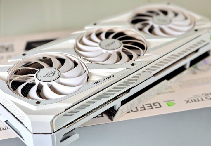 Grafikkarte gebraucht ASUS ROG STRIX  GeForce RTX 3080 Gaming 10GB White Edition - GARANTIE 12M