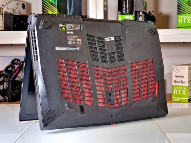 Herní notebook MSI TITAN GT75 - ZÁRUKA 12M | 17,3" FullHD 120Hz | Intel Core i7-7700HQ | GTX 1070 8GB | 16 GB | 256 SSD + 1 TB HDD | WIN11