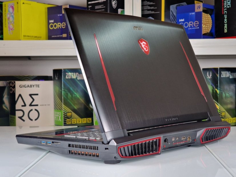 Gaming Laptop MSI TITAN GT75VR Refurbished - GARANTIE 12M | 17,3" FullHD 120Hz | Intel Core i7-7700HQ | GTX 1070 8GB | 16GB | 256 SSD + 1 TB HDD | WIN11
