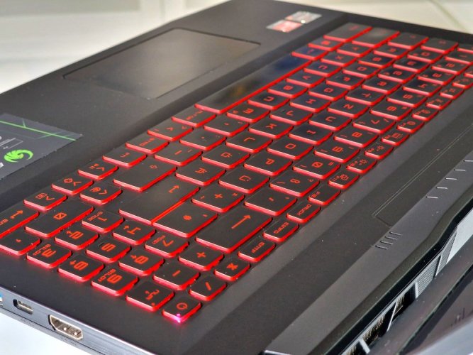 Herní notebook MSI BRAVO 15 - ZÁRUKA 12M | 15,6" 144 Hz | AMD Ryzen 7 5800H | RX 5500M | 16GB | 512 SSD | WIN11