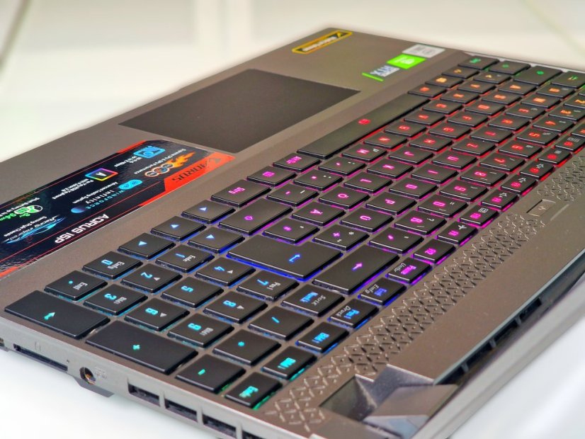 Gaming Laptop GIGABYTE AORUS 15 • GARANTIE 12M • 15,6 144Hz • Intel Core i7-10750H • RTX 2070 8GB • 16GB • 512 SSD • WIN11