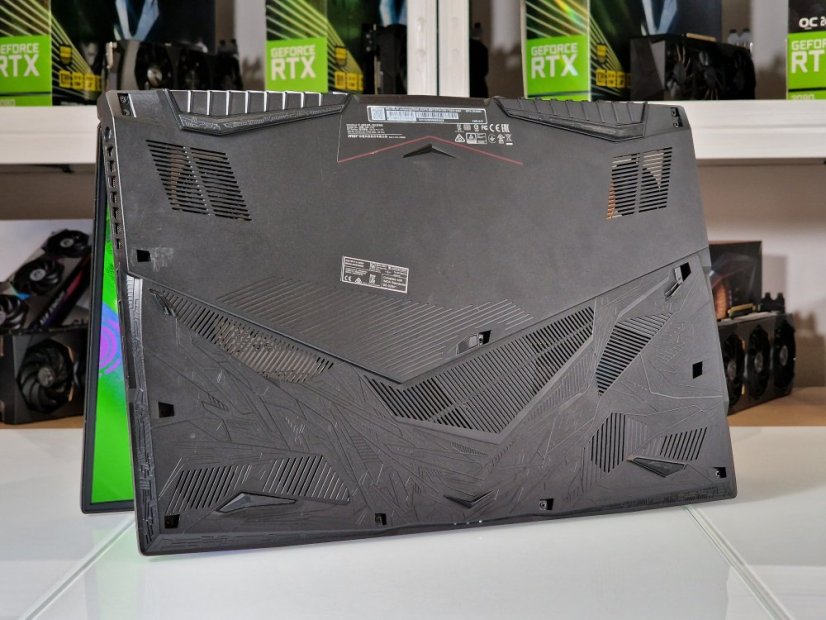 Gaming Laptop MSI GL75 Leopard Refurbished - GARANTIE 12M | 17,3" 144Hz | Intel Core i7-10870H | RTX 2070 8GB  | 16 GB | 512 SSD | WIN11