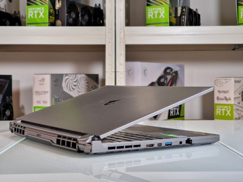 PC Portable Gamer GIGABYTE AORUS 15 • GARANTIE 12M • 15,6 144Hz • Intel Core i7-10750H • 16 Go • RTX 2070 8Go • 512 Go SSD • WIN11