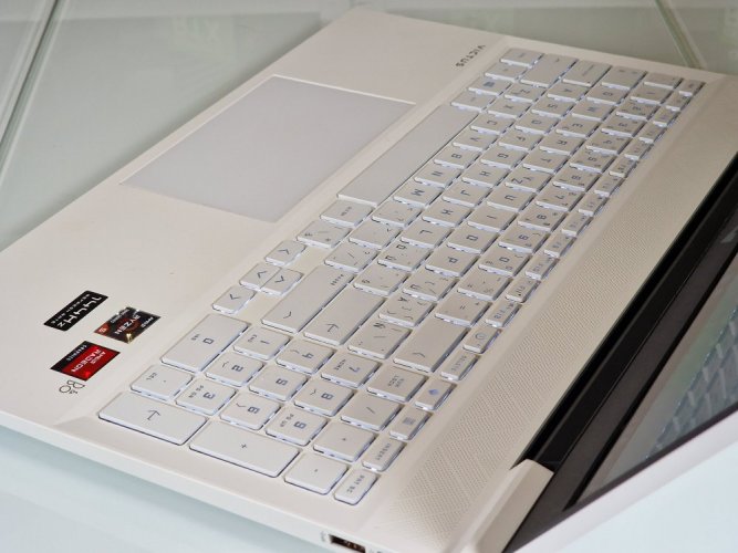 Herní notebook HP VICTUS 16 White - ZÁRUKA 12M | 16,1" 144 Hz | AMD RYZEN 5600H | 16GB | RX 5500 | 512 GB SSD